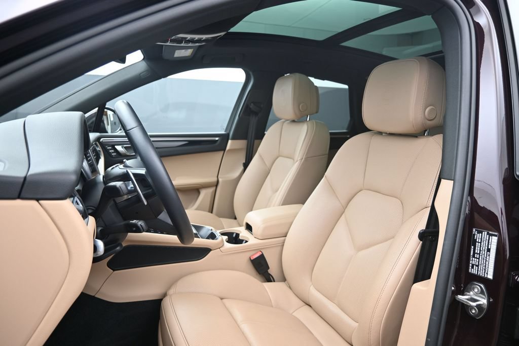Certified 2024 Porsche Macan AWD/4WD image 5