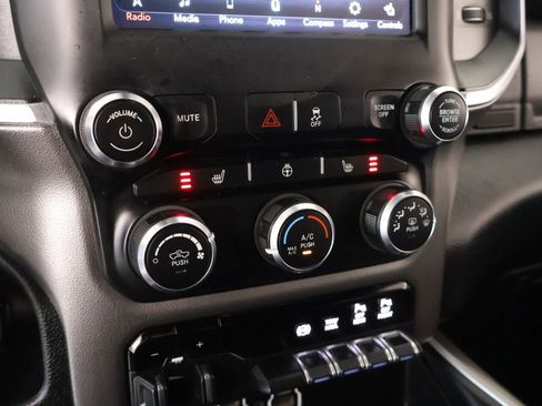 Used 2019 RAM 2500 Big Horn w/ Black Appearance Package image 7