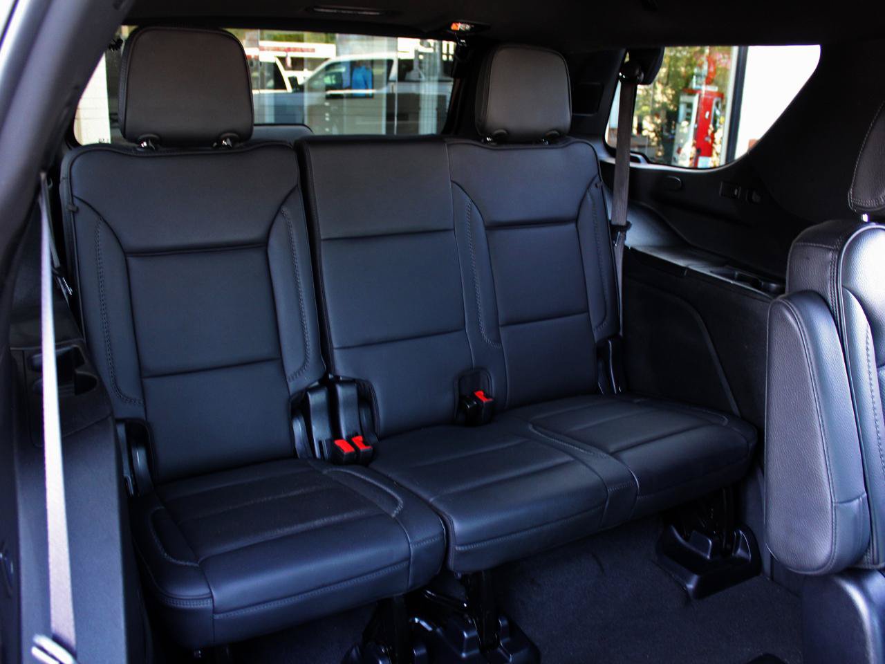 Used 2025 GMC Yukon Denali AWD/4WD image 42