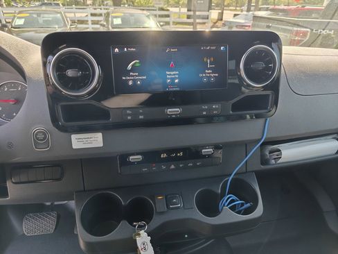 Used 2022 Mercedes-Benz Sprinter 3500 image 24