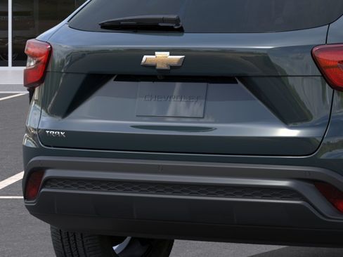 New 2026 Chevrolet Trax LS w/ LS Convenience Package FWD image 38