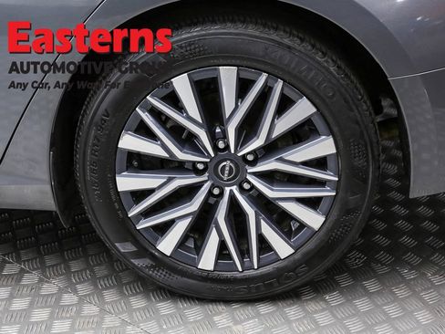 Used 2025 Nissan Altima 2.5 SV image 8