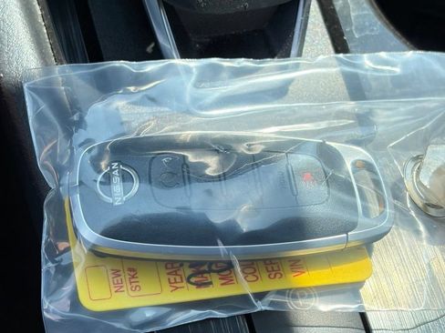Used 2025 Nissan Rogue SV FWD image 12
