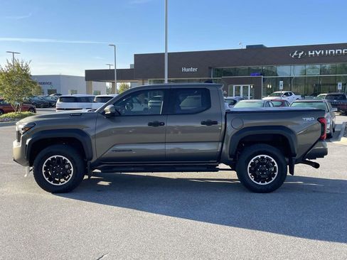 Used 2025 Toyota Tacoma TRD Off-Road AWD/4WD image 27