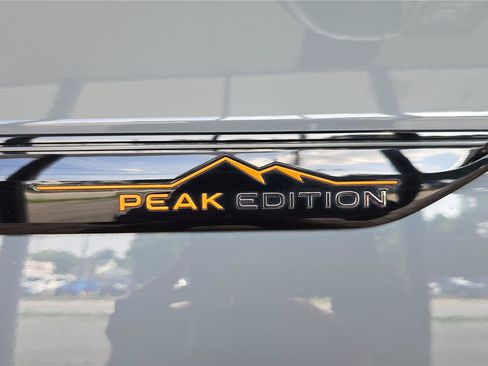 Used 2024 Volkswagen Atlas Peak Edition SE AWD/4WD image 30