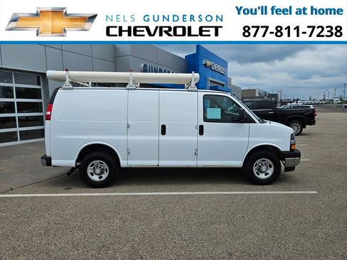 Used 2017 Chevrolet Express 3500 image 7