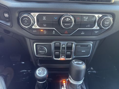 Used 2024 Jeep Wrangler Sport S image 11