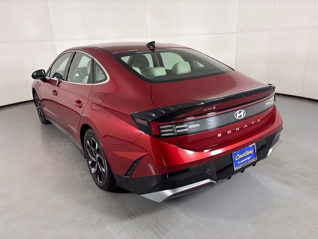 Used 2025 Hyundai Sonata SEL FWD image 6