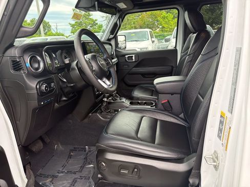Used 2024 Jeep Wrangler High Altitude AWD/4WD image 11