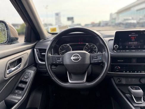 Used 2025 Nissan Rogue SV AWD/4WD image 23