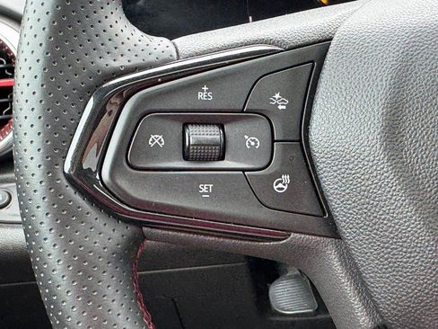 Used 2024 Chevrolet Trax RS w/ Sunroof Package FWD image 17
