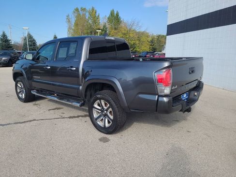 Used 2017 Toyota Tacoma Limited image 8