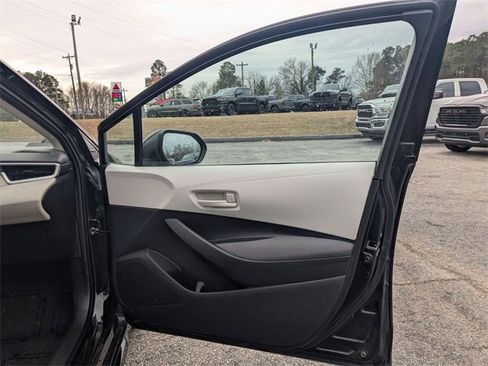 Used 2023 Toyota Corolla LE image 30
