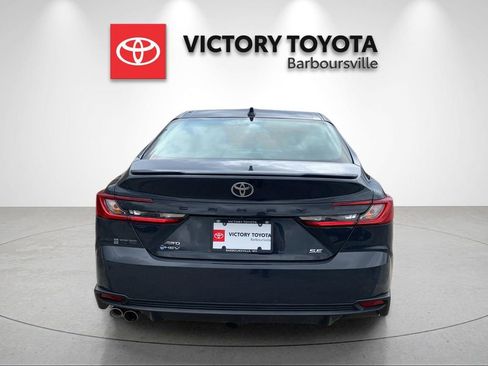 Used 2025 Toyota Camry SE image 4