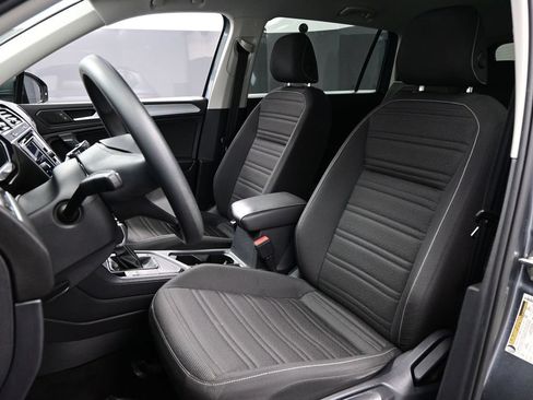 Used 2022 Volkswagen Tiguan S FWD image 9