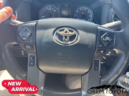 Used 2018 Toyota Tacoma TRD Off-Road w/ Technology Package AWD/4WD image 19
