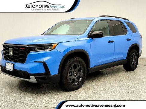 Used 2025 Honda Pilot TrailSport image 1