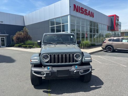 Used 2024 Jeep Wrangler Unlimited Sahara AWD/4WD image 2