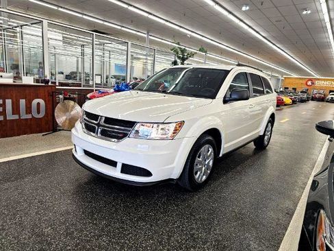 Used 2018 Dodge Journey SE image 1