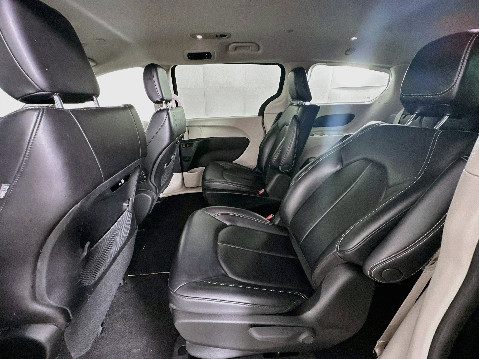 Used 2023 Chrysler Pacifica Touring-L FWD image 26