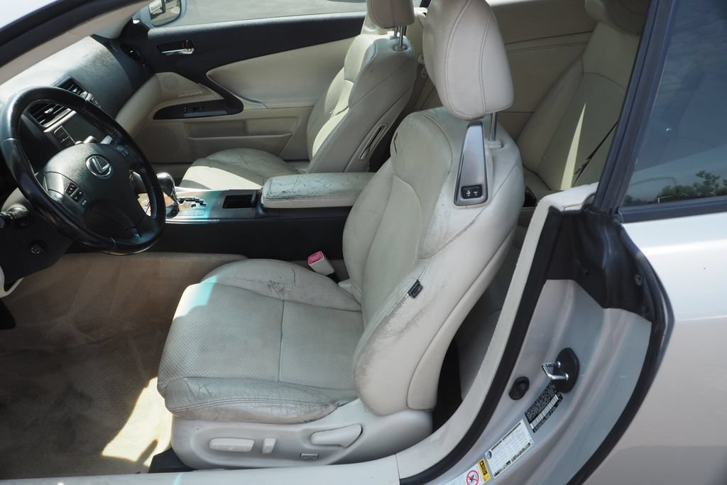 Used 2010 Lexus IS 250C w/ Luxury Pkg RWD image 14