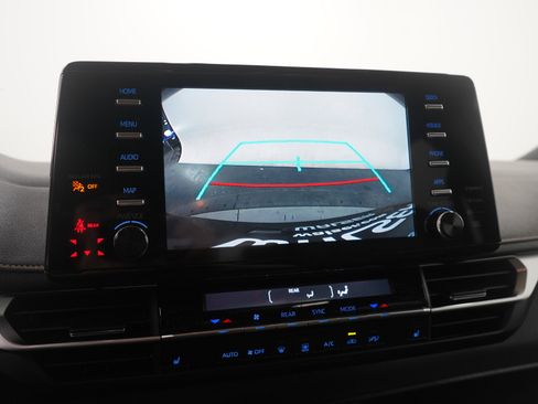 Used 2023 Toyota Sienna XLE Woodland Edition image 24