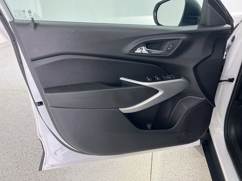 Used 2025 Chevrolet Trax LS image 18