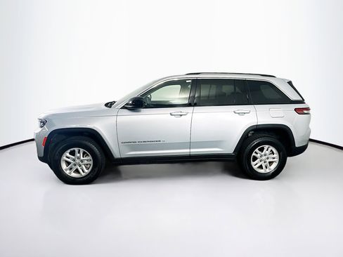 Used 2023 Jeep Grand Cherokee Laredo image 4