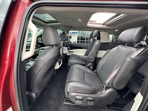 Used 2023 Kia Carnival SX Prestige FWD image 17