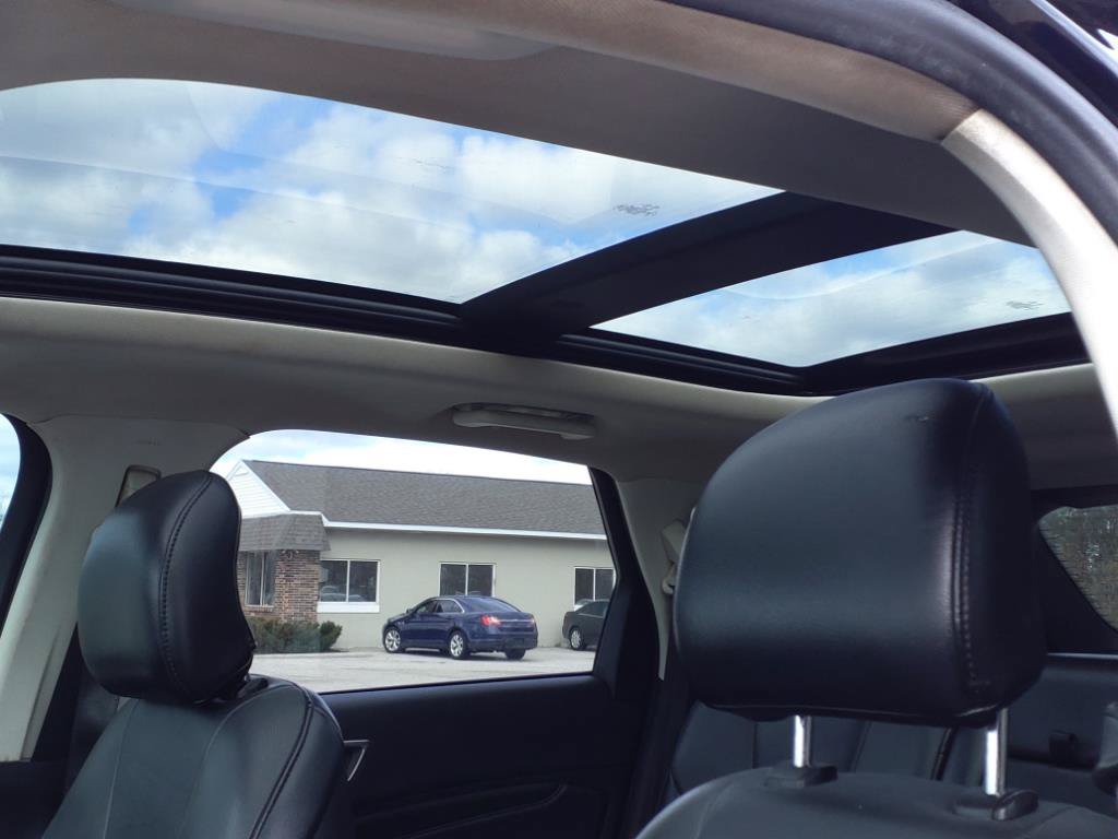 Used 2018 Ford Edge Titanium w/ Equipment Group 301A FWD image 5