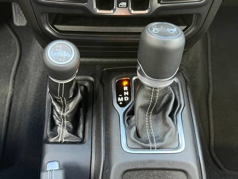 Used 2019 Jeep Wrangler Unlimited Sahara AWD/4WD image 22