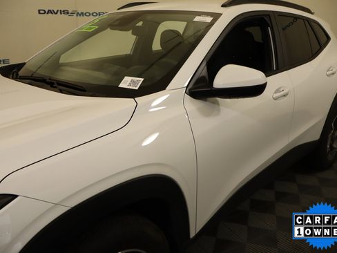 Used 2025 Chevrolet Trax LT FWD image 13