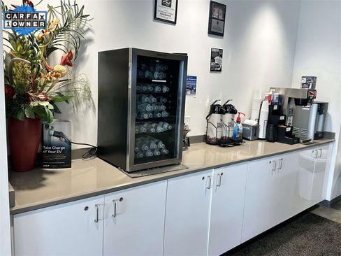 Used 2021 Ford Escape SE w/ SE Sport Appearance Package image 28