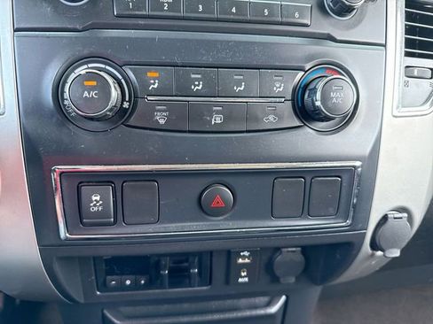 Used 2017 Nissan Titan SV RWD image 18