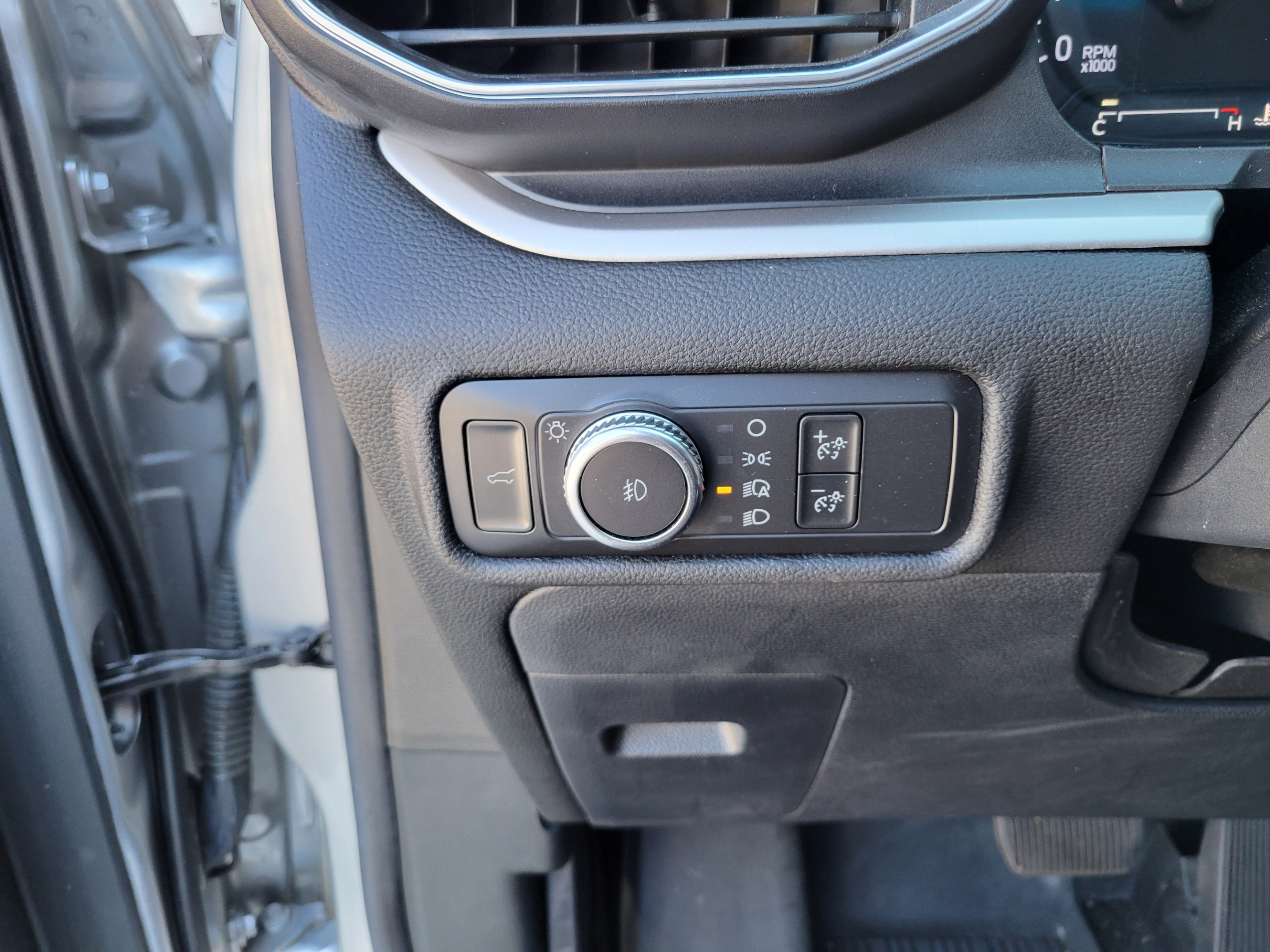 Used 2021 Ford Explorer XLT w/ Equipment Group 202A RWD image 25