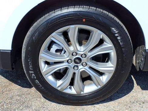 Used 2024 Ford Edge Titanium AWD/4WD image 9