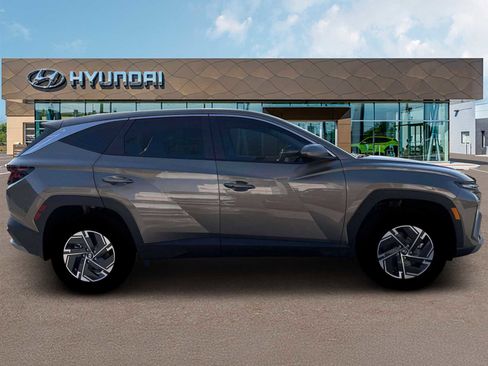 New 2026 Hyundai Tucson Blue SE image 9