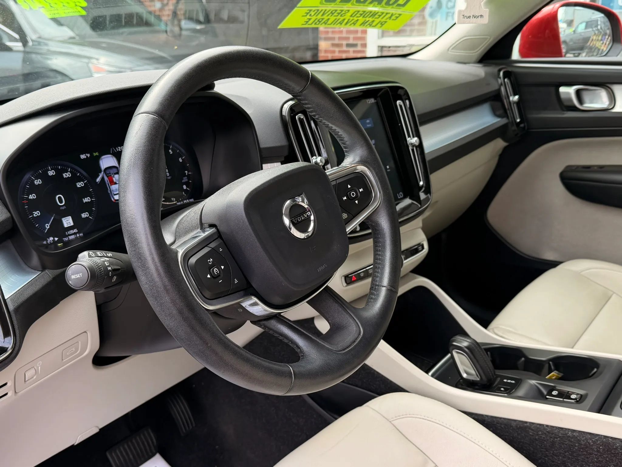 Used 2019 Volvo XC40 T4 Momentum FWD image 9