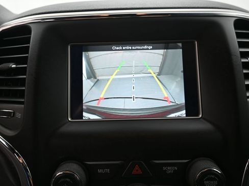 Used 2018 Jeep Grand Cherokee Laredo RWD image 13