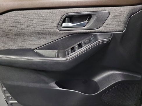 Used 2023 Nissan Rogue SV image 22