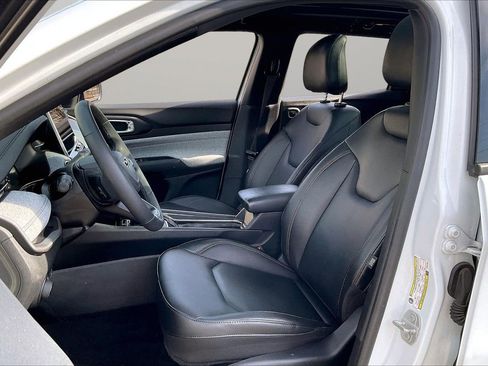 Used 2024 Jeep Compass Latitude w/ Sun and Sound Group image 22