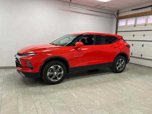 Used 2026 Chevrolet Blazer LT FWD image 2