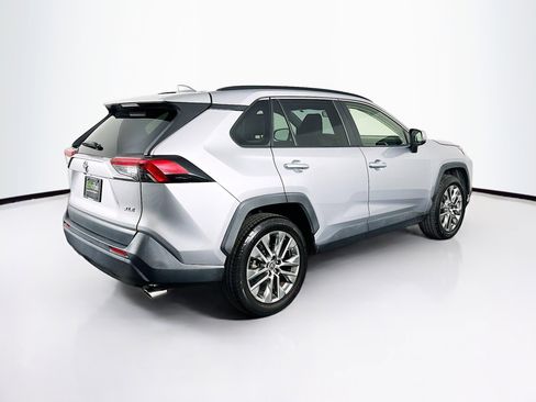Used 2020 Toyota RAV4 XLE Premium image 9