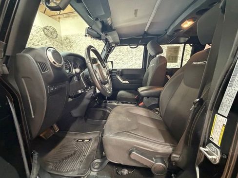 Used 2017 Jeep Wrangler Unlimited Rubicon w/ Connectivity Group AWD/4WD image 19