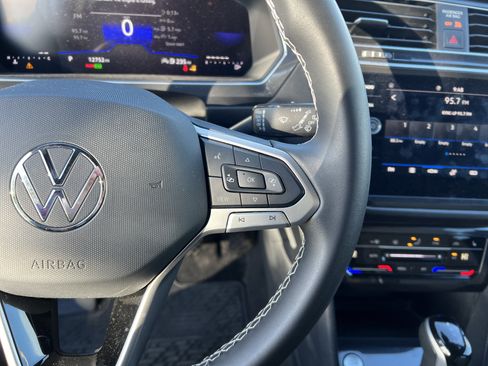 Certified 2024 Volkswagen Tiguan SE image 19