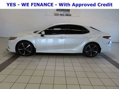 Used 2018 Toyota Camry XSE FWD image 3