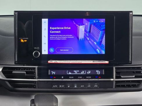 Used 2025 Toyota Sienna LE image 22