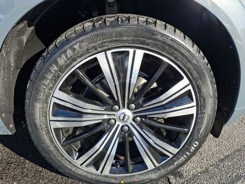 Used 2023 Volvo XC60 B5 Plus image 8