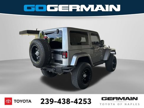 Used 2016 Jeep Wrangler Rubicon AWD/4WD image 9
