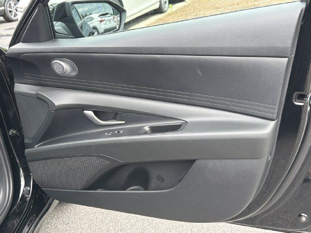 Certified 2023 Hyundai Elantra SEL FWD image 17